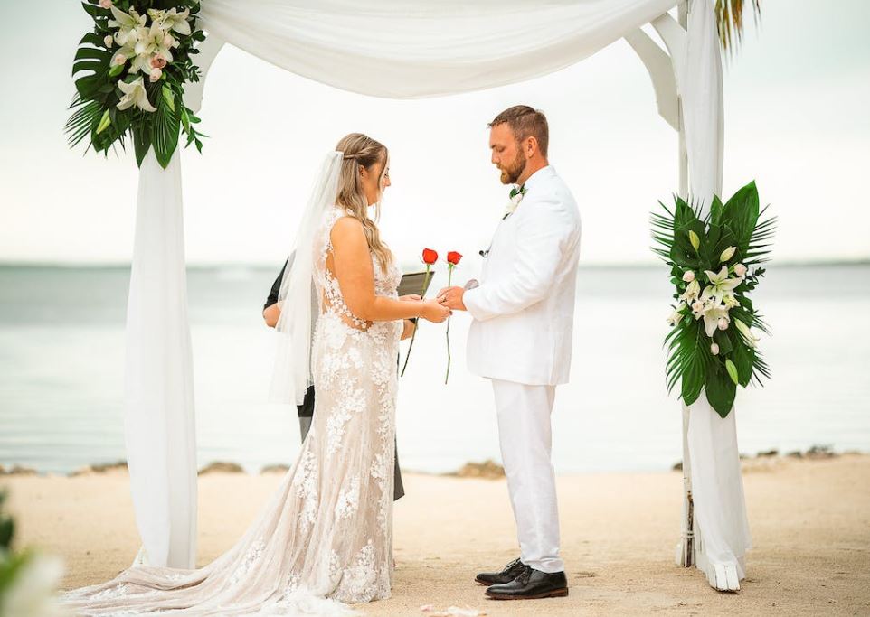 photography | Married couple carrying red roses | Cherished memories studio