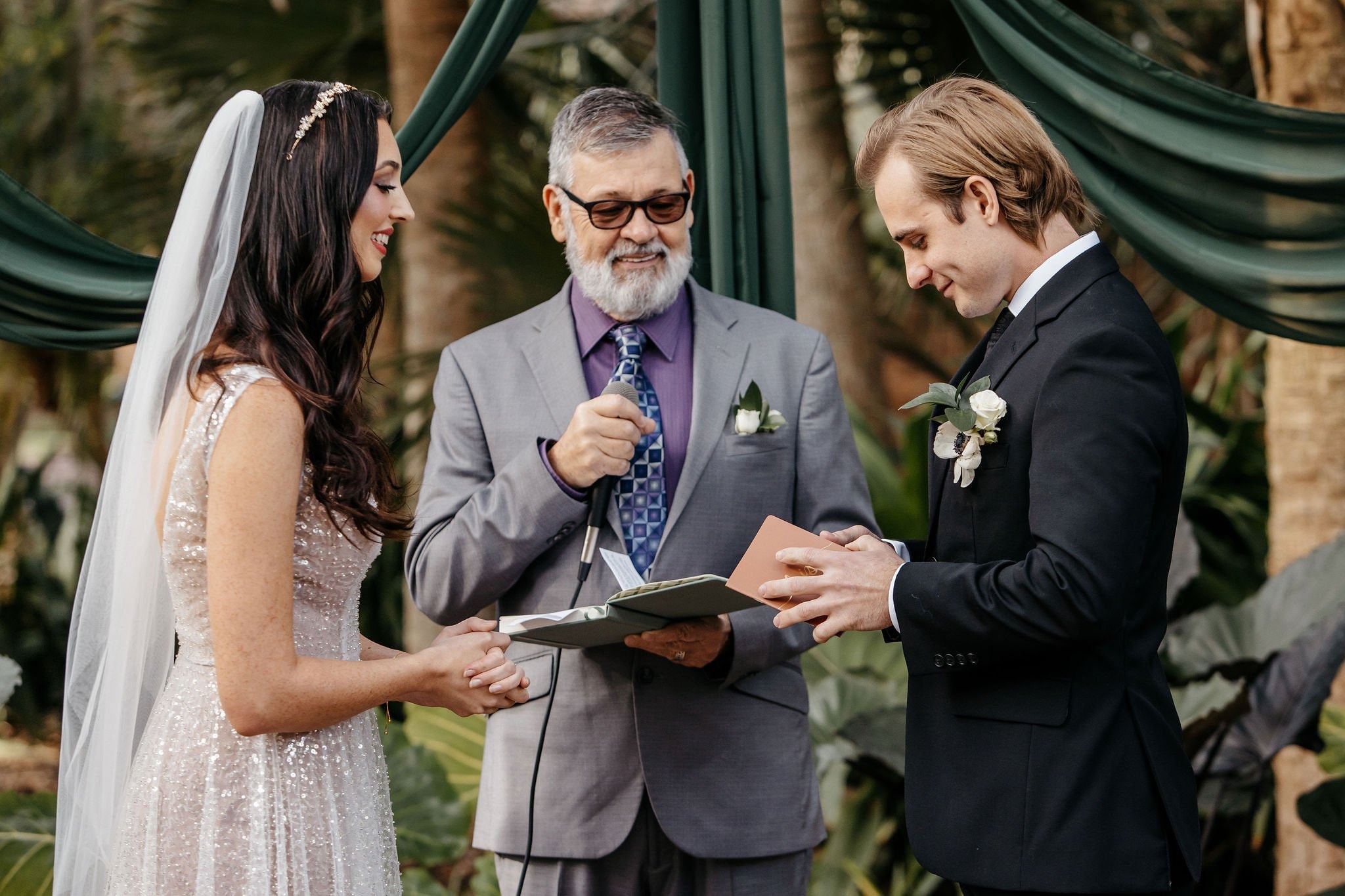 Wedding Photography | Bride and groom reading their vows | Cherished Memories Studio