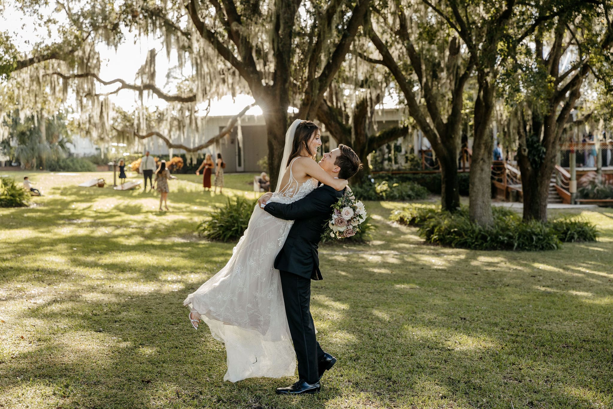 photography | Groom carrying and kissing her bride | Cherished Memories Studios