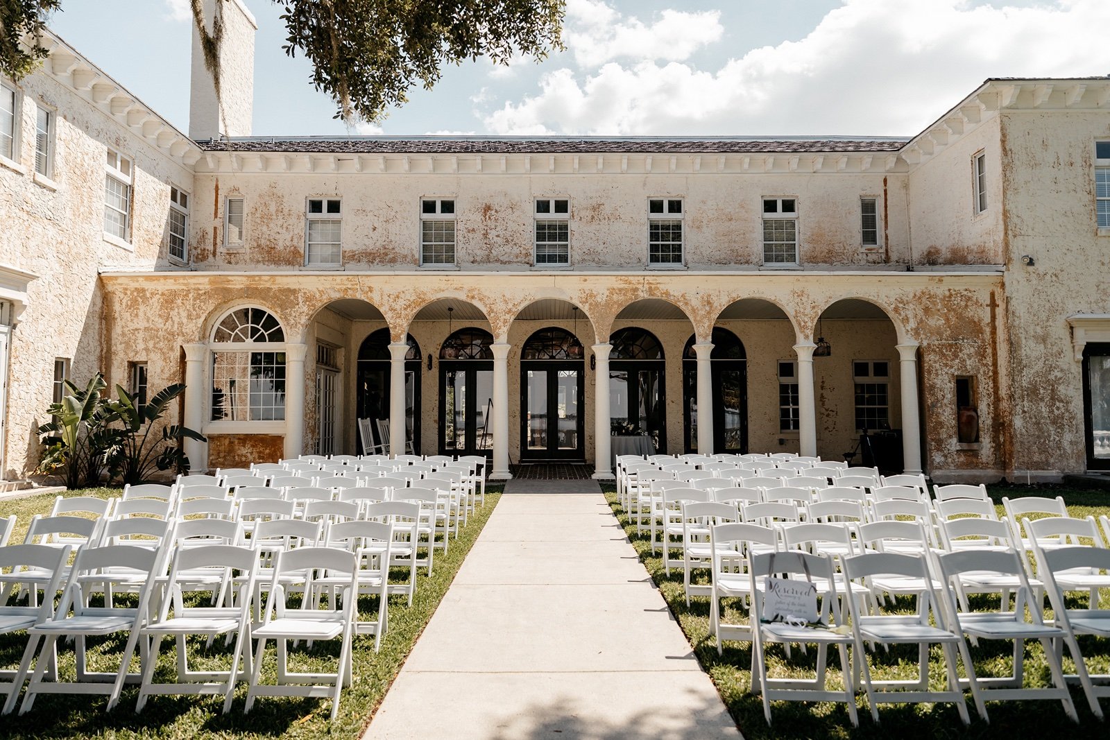 Wedding ceremony on the lawn of the Bella Cosa villa