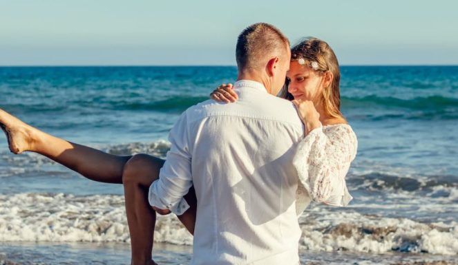 Man carrying a women | Cherished memories studio